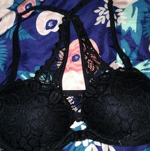 Racerback vs 32b gently used very clean non smokin